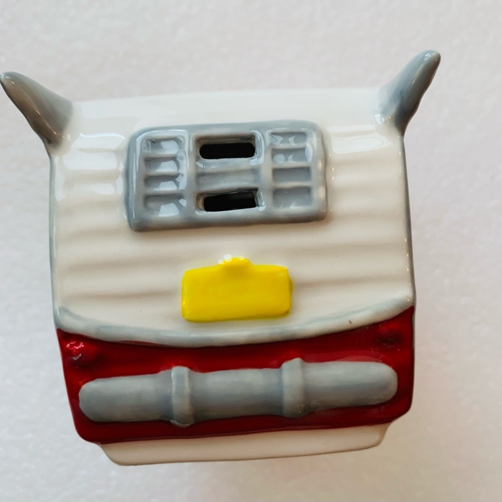 Scentsy Road Less Traveled Warmer Mini Red White Camper Wall Plug In With Light - Picture 8 of 11